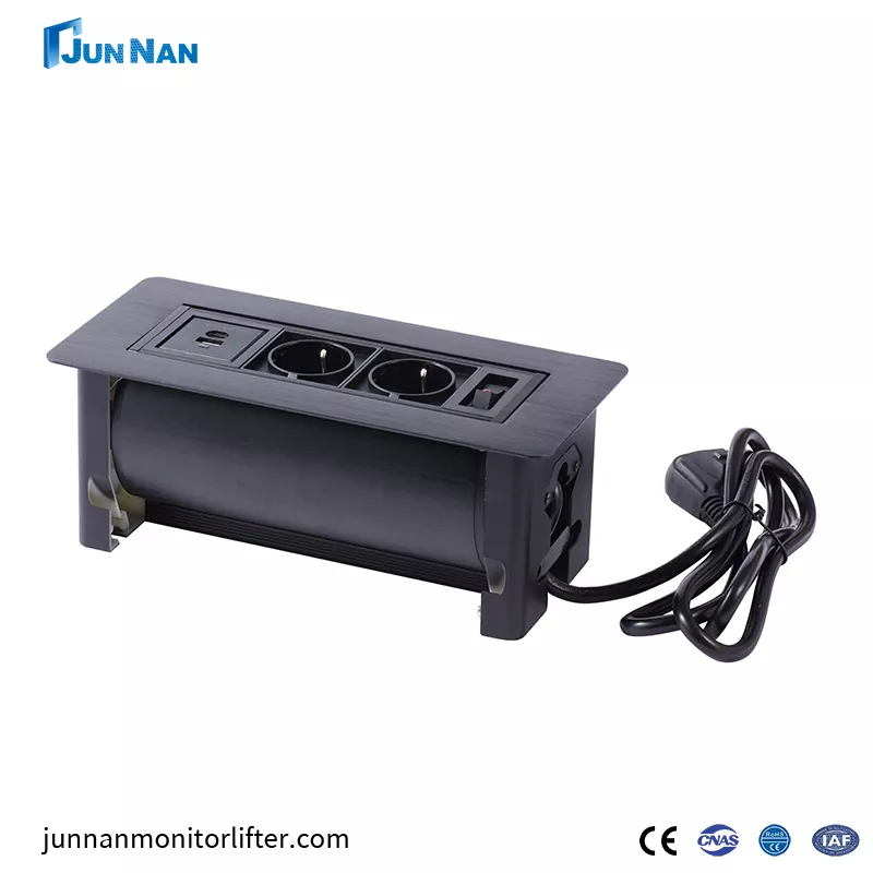 Multifunktionale Steckdose mit verstecktem Stecker